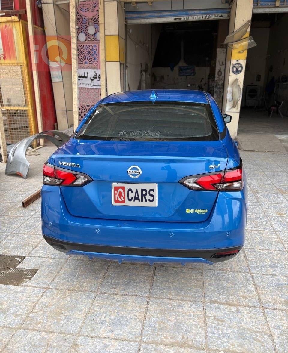 نيسان فيرسا